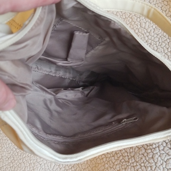 GUC cream and neutral tones Leather Handbag - Picture 5 of 5